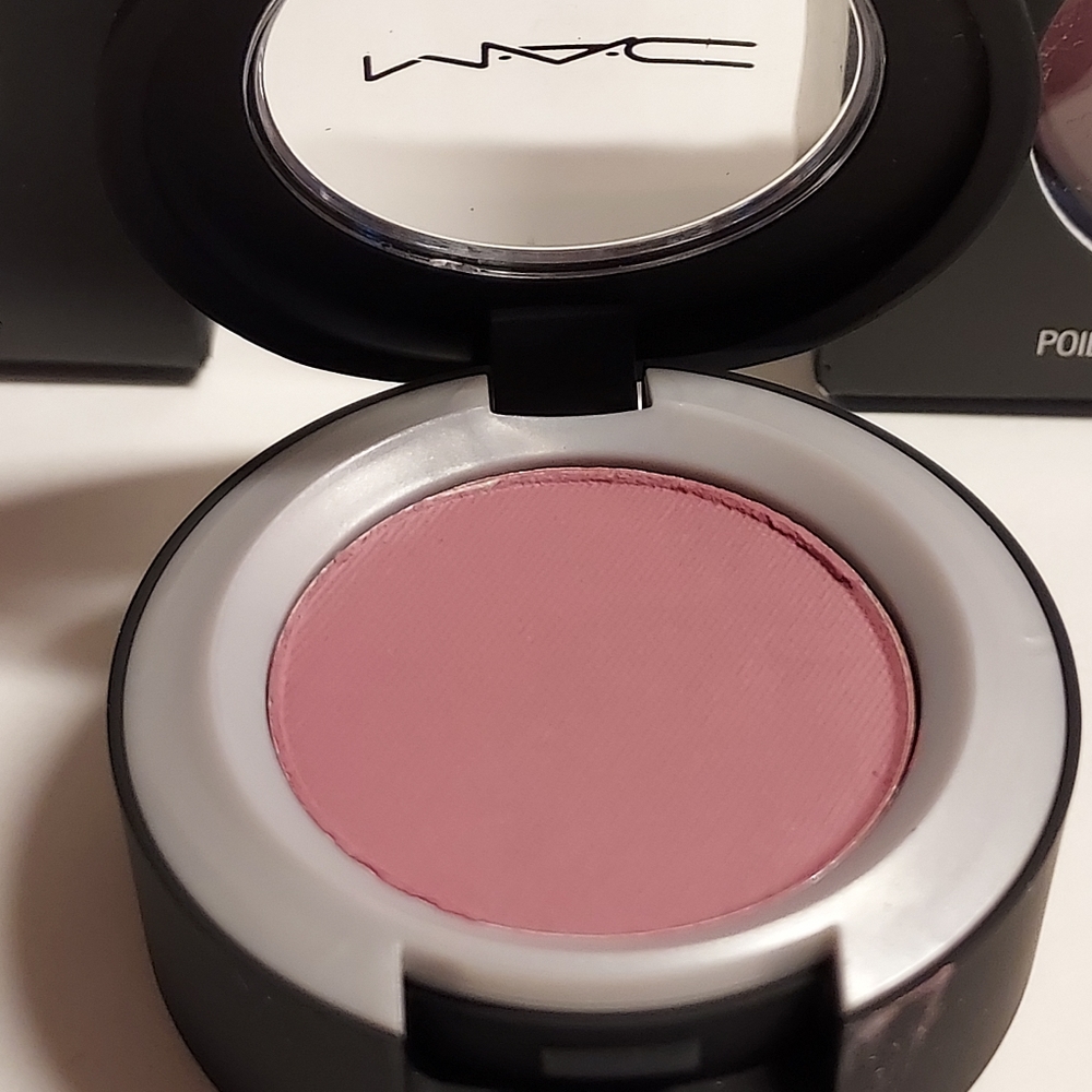 MAC Powder Kiss Soft Matte Eye Shadow *RIPENED* - Picture 3 of 6